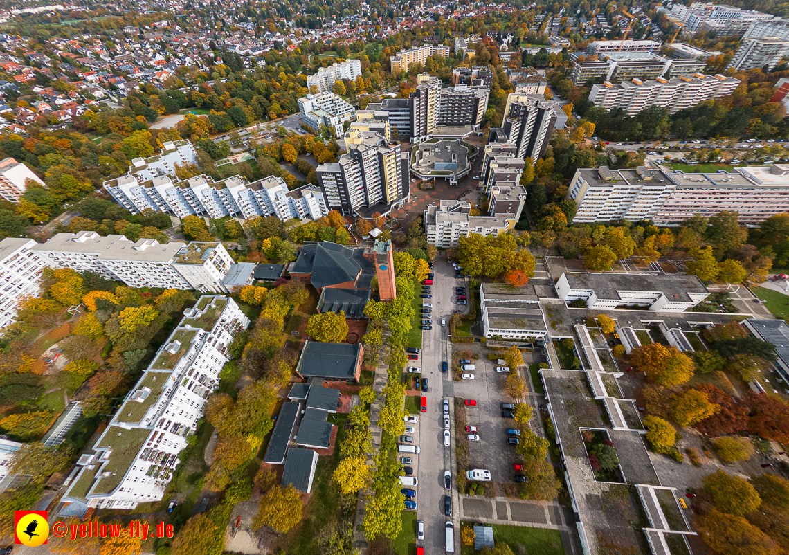 13.10.2022 - Marx-Zenrtum am Karl-Marx-Ring in Neuperlach